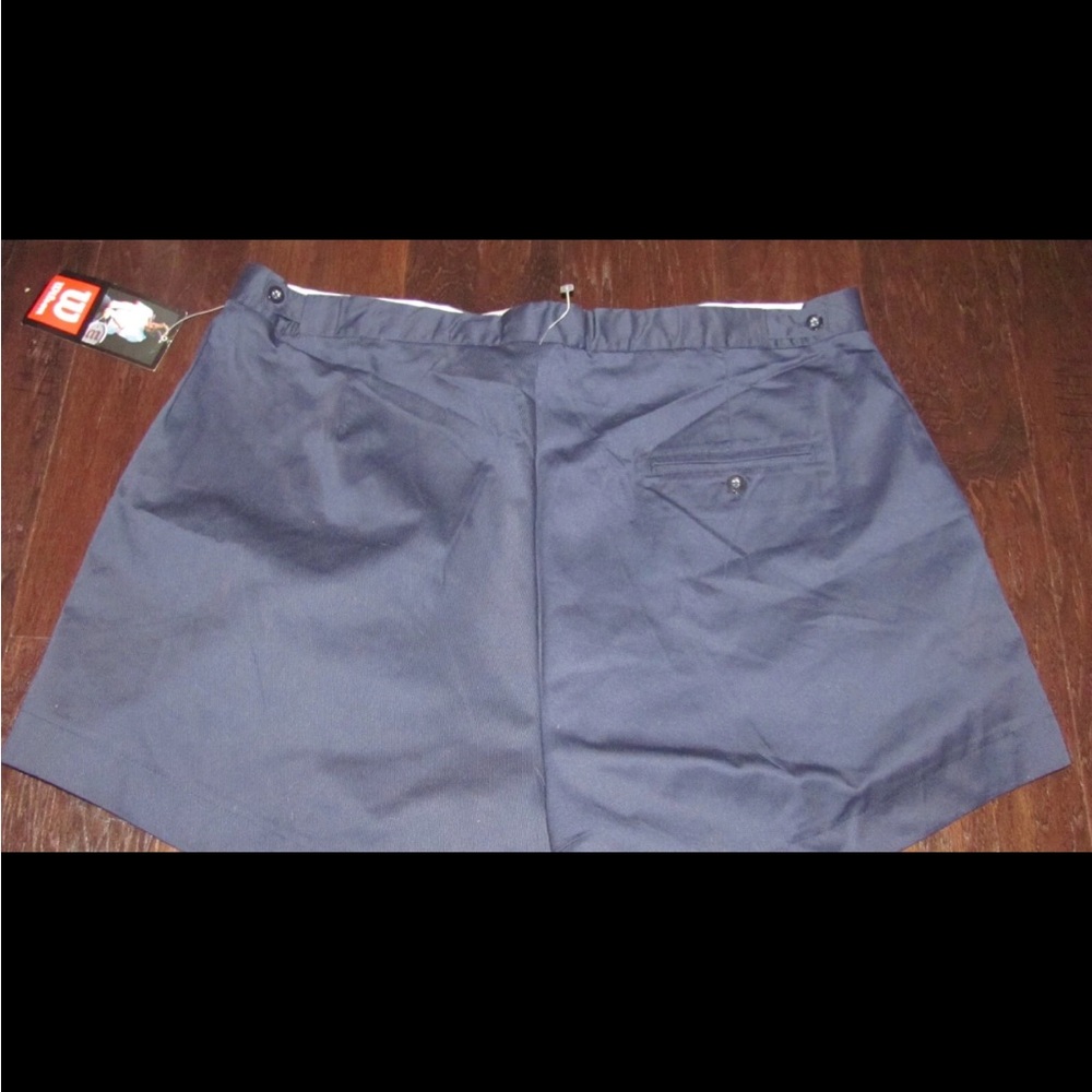 Men’s Wilsons golf navy shorts. Size 44 NWT
